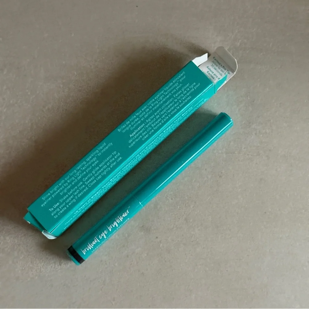 Thrive Causemetics Brilliant Eye Brightener Dominique – Shimmer Shadow Stick